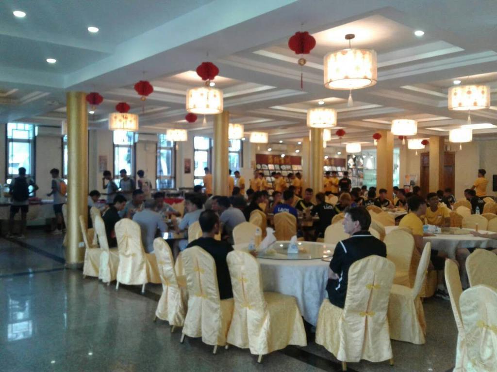 יאנגון Myanmar Sport Hotel מראה חיצוני תמונה