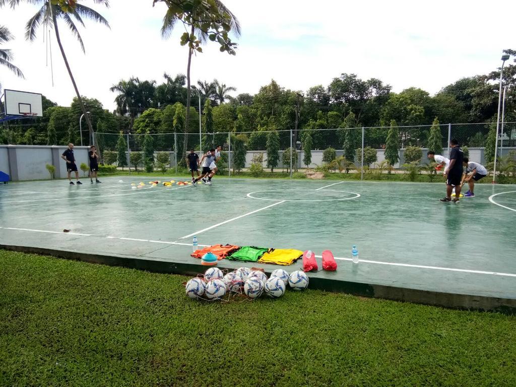 יאנגון Myanmar Sport Hotel מראה חיצוני תמונה