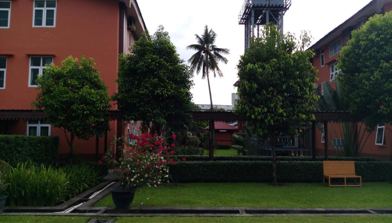 יאנגון Myanmar Sport Hotel מראה חיצוני תמונה